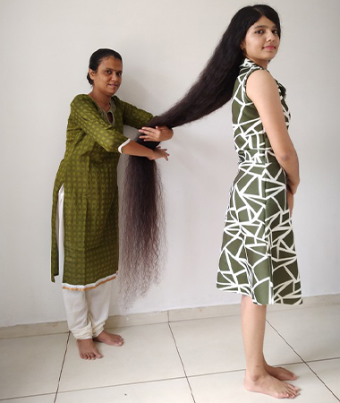 最も長い髪の毛を持つティーンエイジャー の髪の毛が2メートルに到達 ギネス世界記録