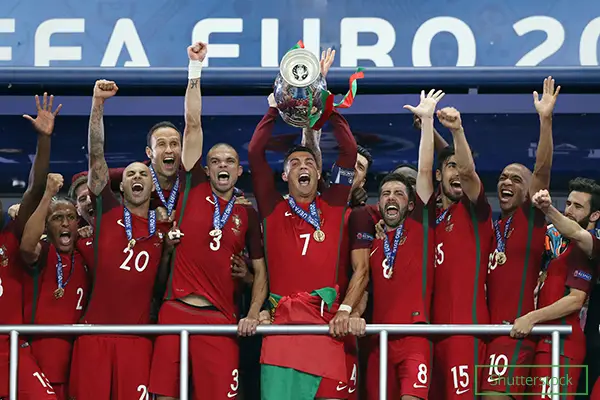 Ronaldo raising Euro 2016 cup