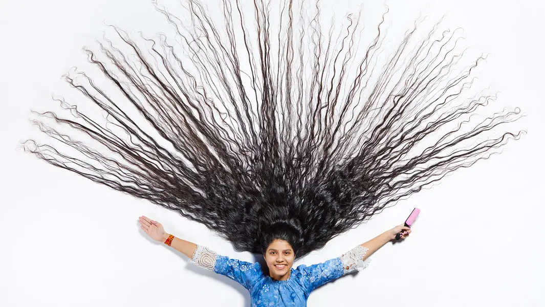 「最も長い髪の毛を持つティーンエイジャー」の髪の毛が2メートルに到達！