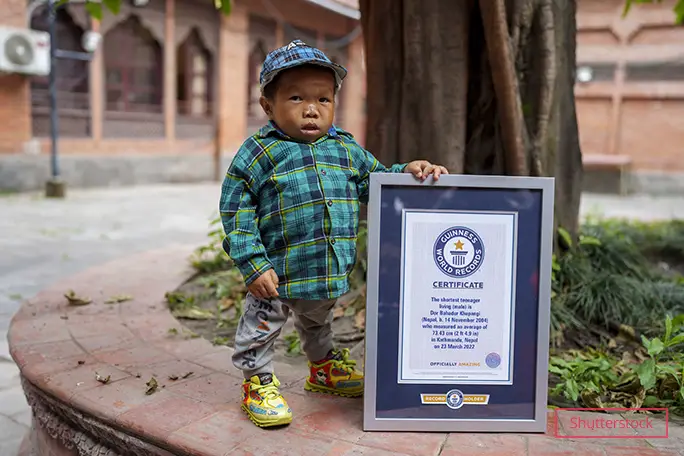 ネパールのティーンエイジャー 身長73 43 Cmでギネス世界記録認定 ギネス世界記録