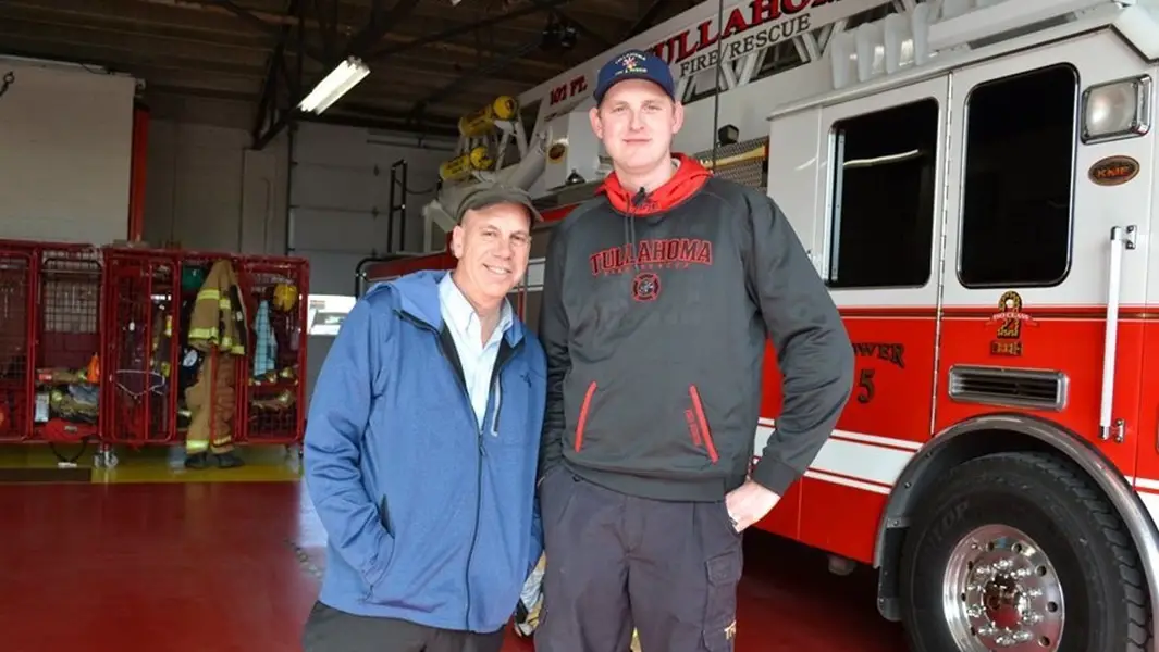 テネシー州在住のブランドンさんが、「最も背の高い消防士」に認定