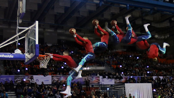 Farthest-forward-flip-trampoline-slam-dunk