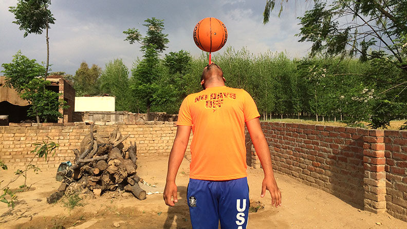 Longest duration spinning a basketball on a toothbrush