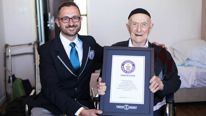 Oldest man living dies