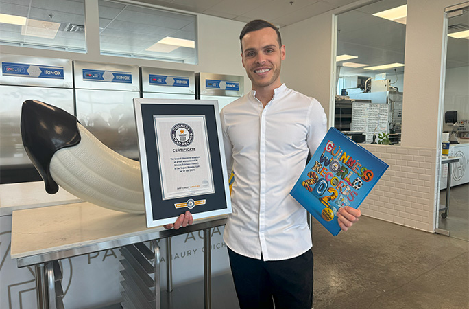 アマウリーさんと公式認定証