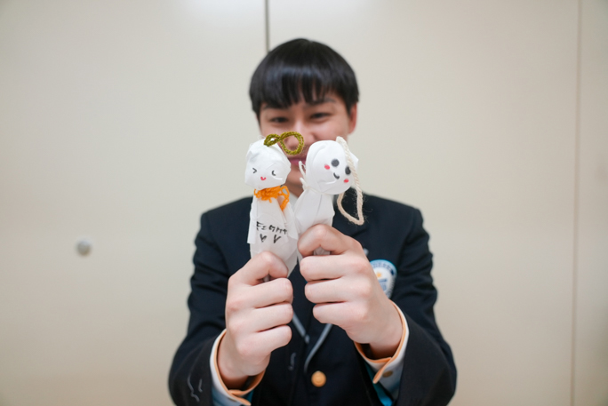 Teruteru bozu dolls held up by adjudicator
