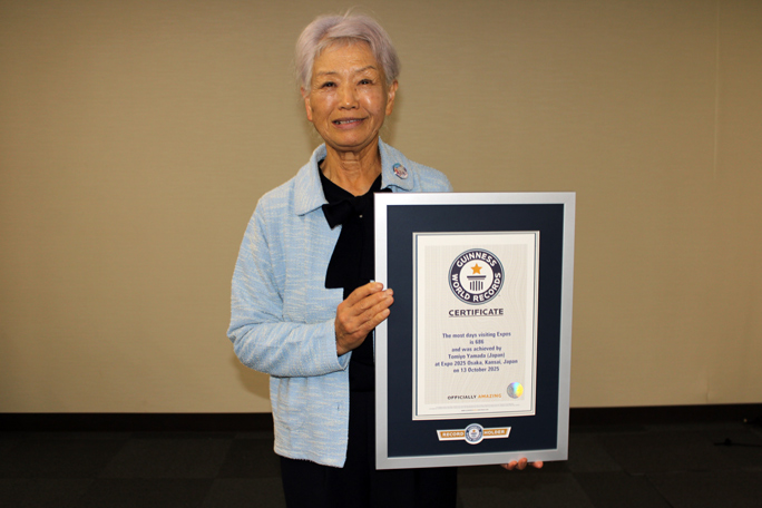 Yamada receives an updated official GWR certificate