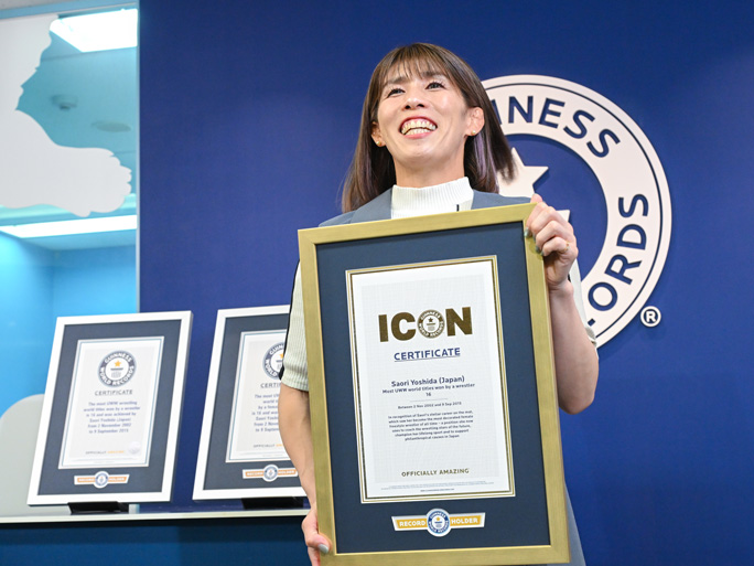 Saori Yoshida holding the official ICON certificate