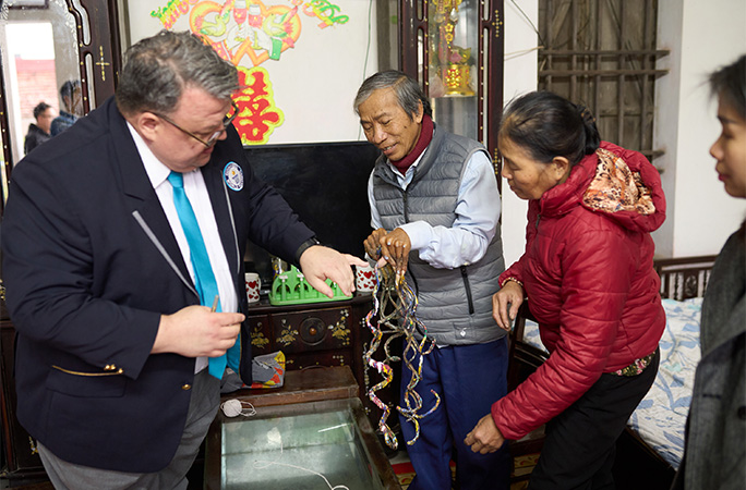 Craig measuring the nails