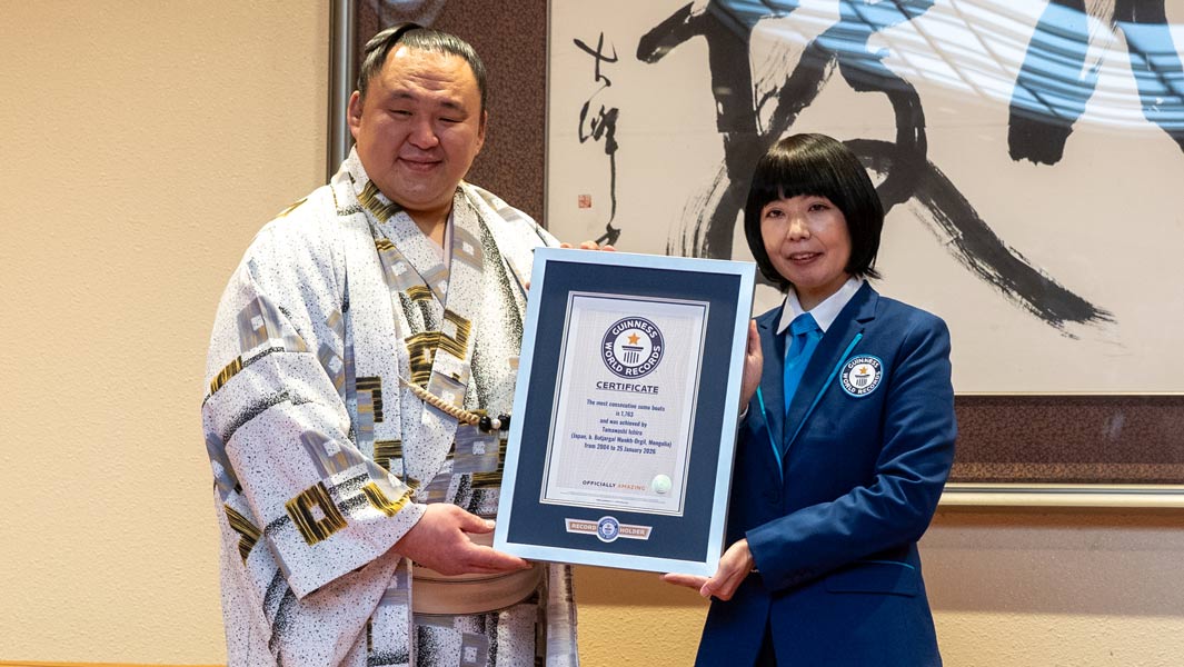 Tamawashi holding his official Guinness World Records Certificate