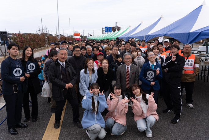 Group shot after the stir-fried noodles attempt