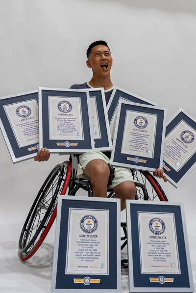 Tokito Oda posing with GWR certificates