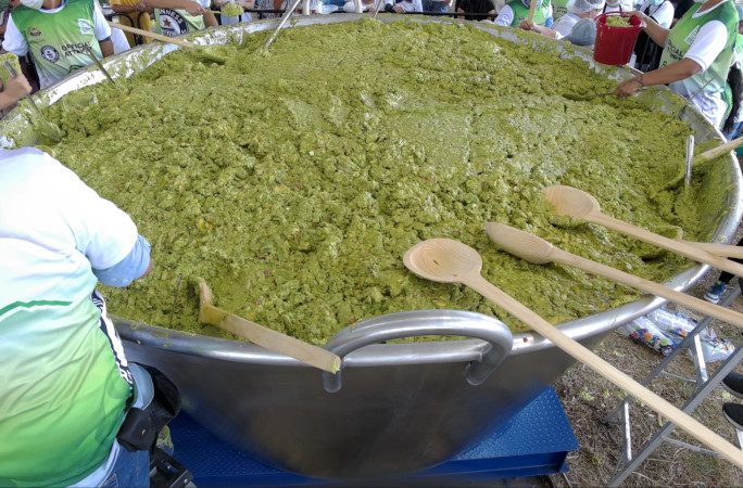 Overhead angle of the largest guacamole