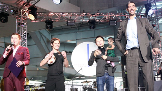 ステージゾーンでは、ここだけのステージショーを楽しめます。