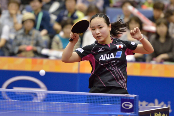 mimamiu playing table tennis