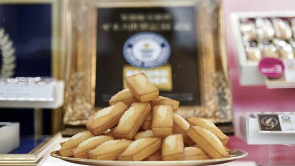 henri charpentier biscuits on plate