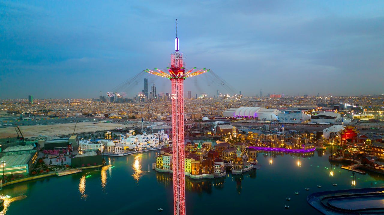 Tallest portable spinning tower ride | ギネス世界記録