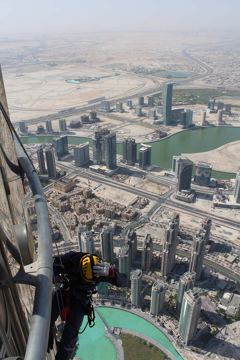 picture of someone climbing burj khalifa